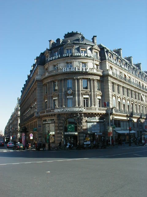 The 38 Opéra